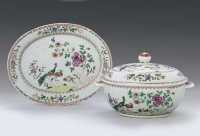 QIANLONG（1736-95） AN OVAL FAMILLE ROSE’DOUBLE PEACOCK’ TUREEN， COVER AND STAND